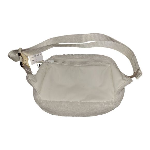 LULULEMON NWT WHITE OPAL/GOLD HARDWARE FLEECE EVERYWHERE BELT BAG LARGE 2L - Picture 4 of 14